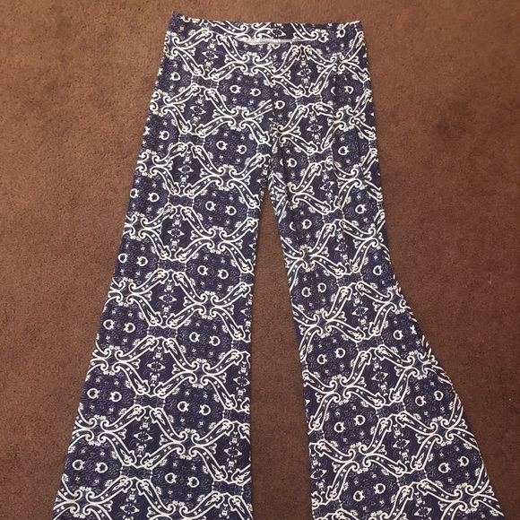 Blue & White Paisley Flowy Pants - Picture 2 of 3